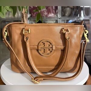 Tory Burch Brown Leather Shoulder Bag in brown.